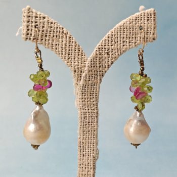 Biwa Pearl & Peridot Earring